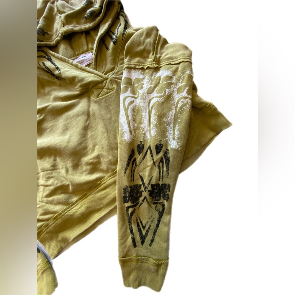 NWOT Free People We the Free Love Again
Cropped Graphic Hoodie large - Picture 10 of 15